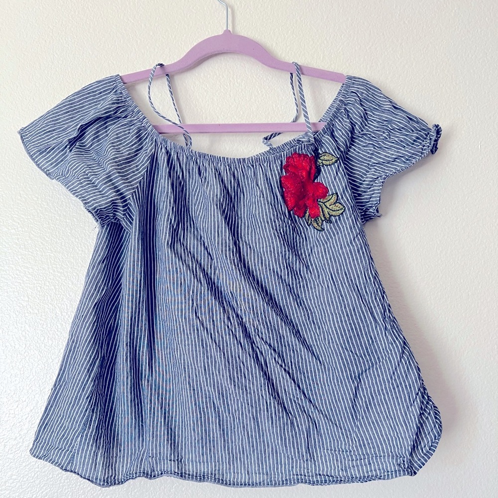 Cute Blue and White striped Charming Charlie top w/ embroidered flower🌹